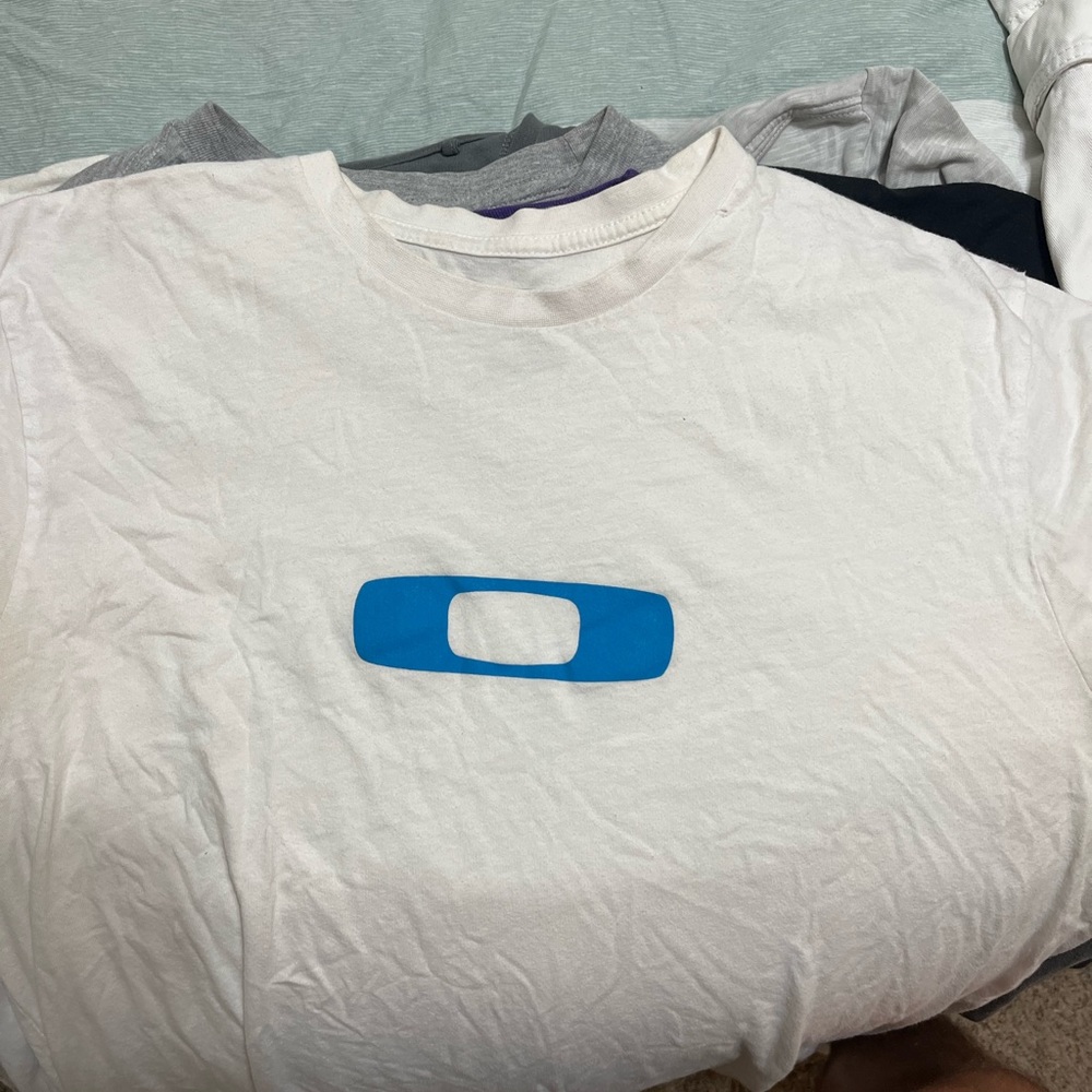 Oakley tee